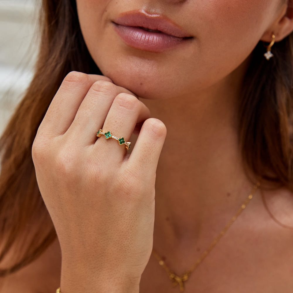 Bague porte-bonheur avec trèfle et cristaux