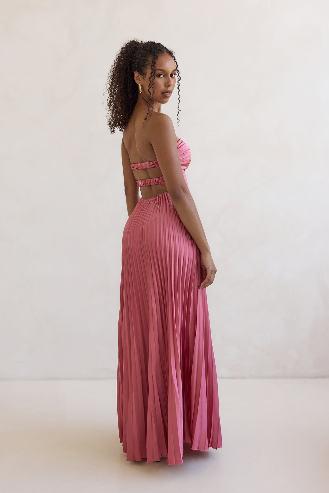 Robe Maxi Plissée Sans Manches Décades Passées Rose