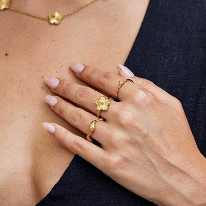 Bague en trèfle dorée