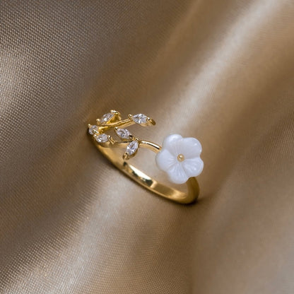 Rise - Bague en fleurs blanches