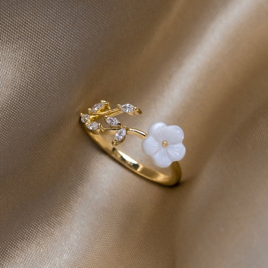 Rise - Bague en fleurs blanches