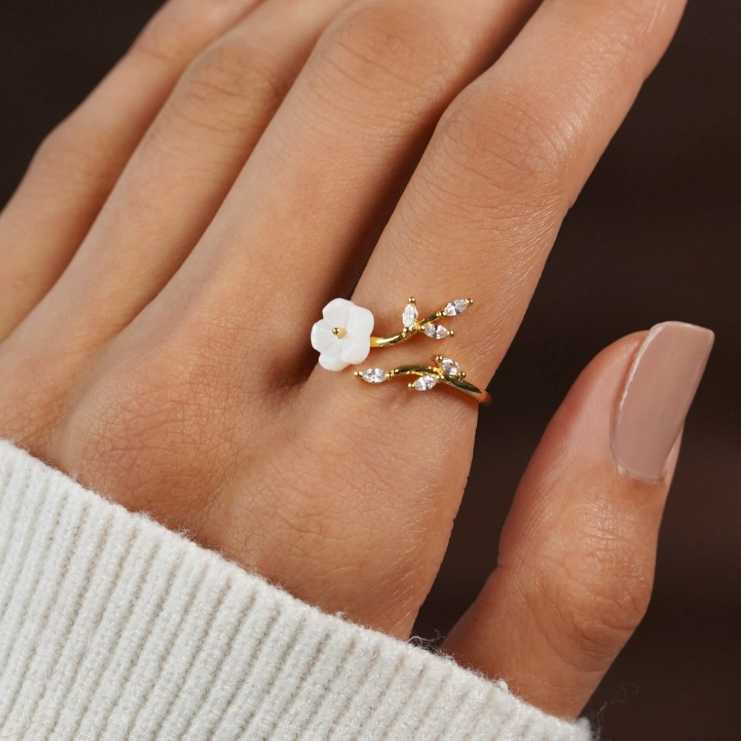Rise - Bague en fleurs blanches